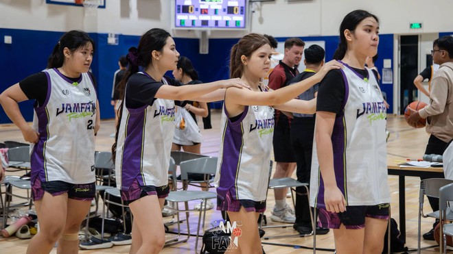 Hạt Dẻ - ái nữ MC Quyền Linh gây sốt trên sân bóng rổ: Mặt xinh, da trắng, chân dài thẳng tắp chiếm trọn spotlight- Ảnh 7.