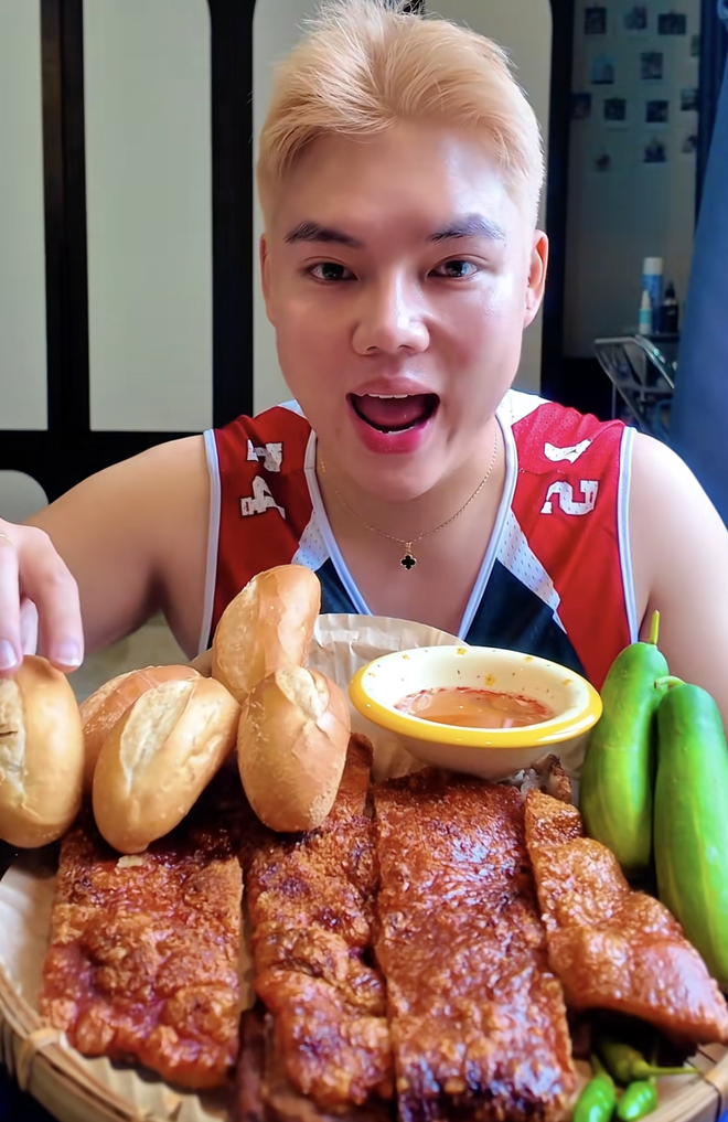 700k một ký heo quay dính nạc hot nhất Việt Nam đầu năm nay, ai ăn xong cũng tiếc đứt ruột!- Ảnh 2.