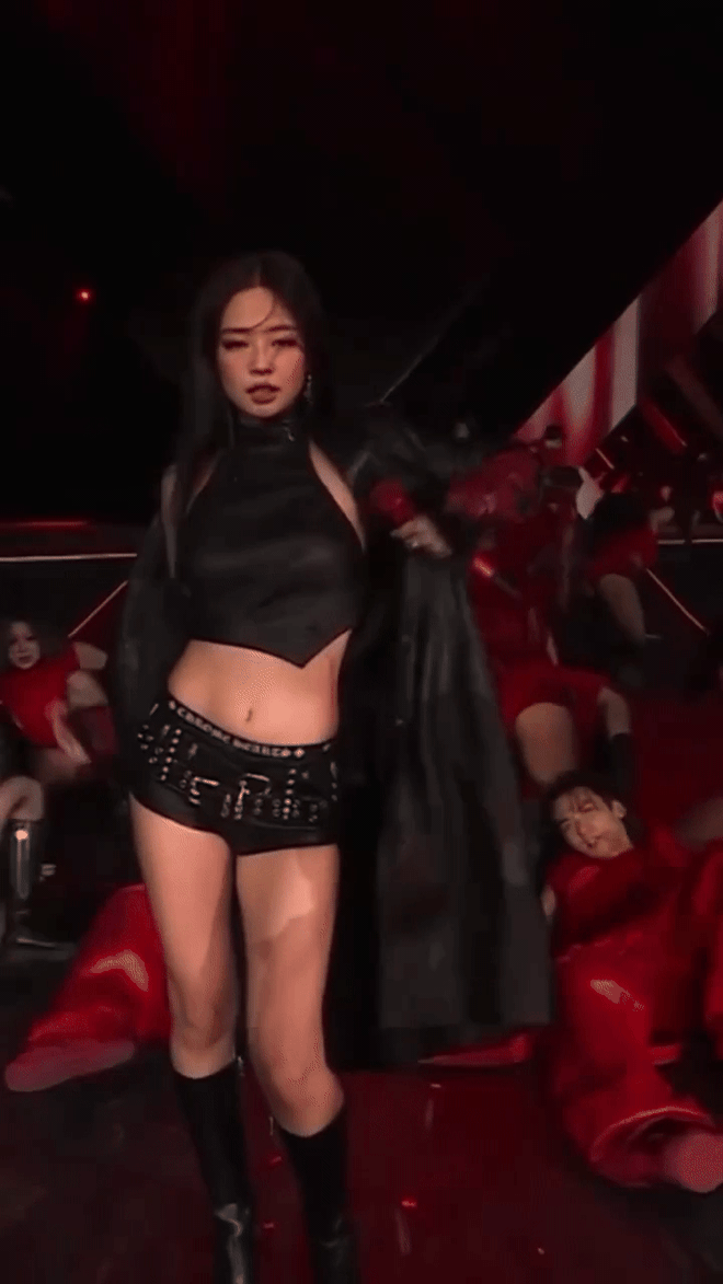 Khoảnh khắc đỉnh nhất của Jennie hiện tại: Thế lực gì đây sao ngầu thế!- Ảnh 3.