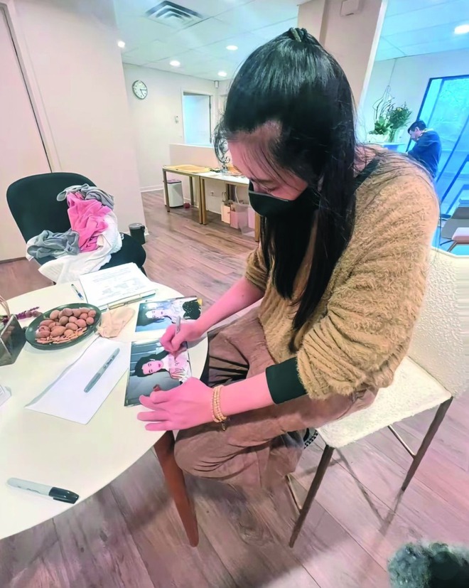 "Ngọc nữ đẹp khuynh đảo châu Á" nay mặt mũi biến dạng không nhận ra, mở tiệm trị liệu massage gom bạc lẻ- Ảnh 23. "Ngọc nữ đẹp khuynh đảo châu Á" nay mặt mũi biến dạng không nhận ra, mở tiệm trị liệu massage gom bạc lẻ- Ảnh 23.