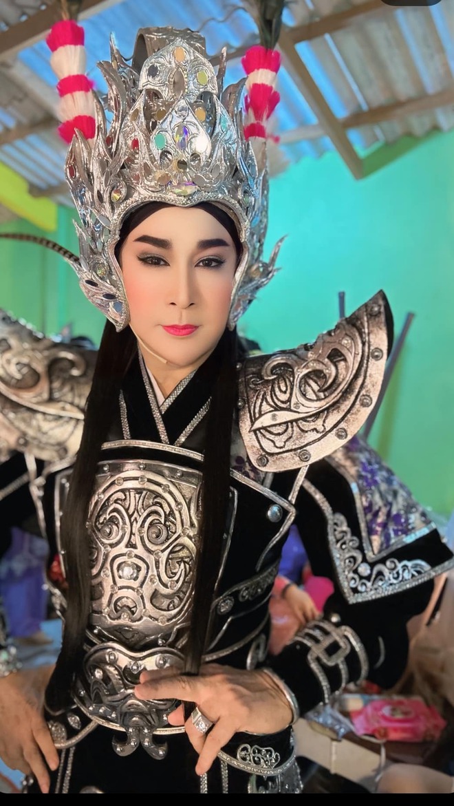 NSƯT Việt 3 đời vợ, có 1000 cây vàng, ở biệt thự 300m²- Ảnh 1. NSƯT Việt 3 đời vợ, có 1000 cây vàng, ở biệt thự 300m²- Ảnh 1.