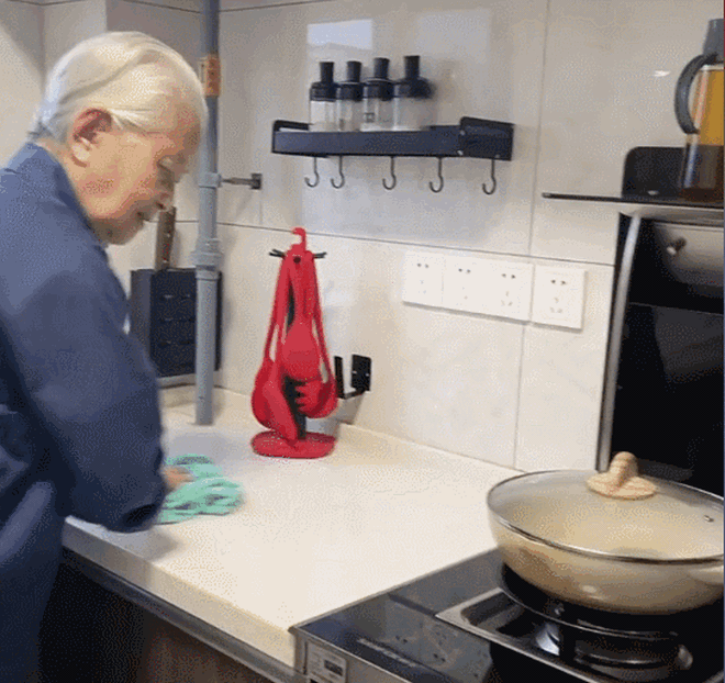 Tan chảy trước cụ bà 95 tuổi: Sống 1 mình bình yên, không làm gánh nặng cho con cháu- Ảnh 12. Tan chảy trước cụ bà 95 tuổi: Sống 1 mình bình yên, không làm gánh nặng cho con cháu- Ảnh 12.