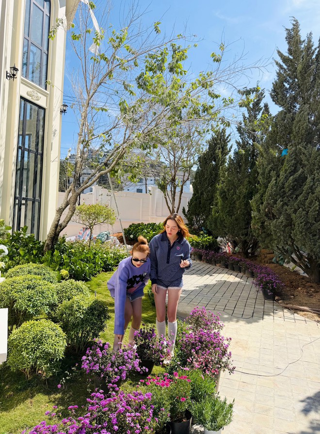 Lần đầu lộ diện căn biệt thự do Huyền Baby và bạn thân 20 năm xây để "dưỡng già" ở Đà Lạt- Ảnh 4. Lần đầu lộ diện căn biệt thự do Huyền Baby và bạn thân 20 năm xây để "dưỡng già" ở Đà Lạt- Ảnh 4.