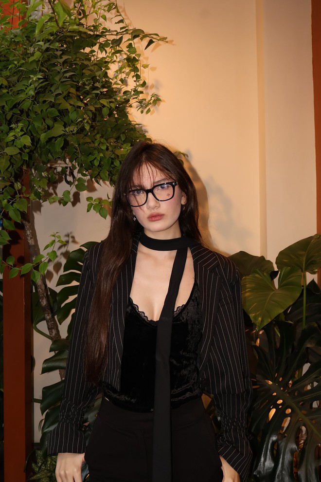 Dụi mắt không nhận ra em gái Đặng Văn Lâm: Visual cực bén, 18 tuổi thành mỹ nhân 1m80- Ảnh 1.