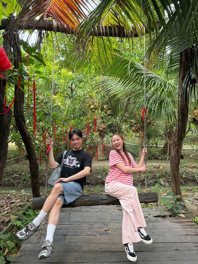 Em gái Trấn Thành về quê bạn trai rapper, để lộ mối quan hệ với "mẹ chồng"- Ảnh 2.