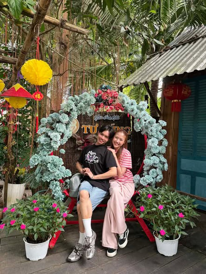 Em gái Trấn Thành về quê bạn trai rapper, để lộ mối quan hệ với "mẹ chồng"- Ảnh 1.