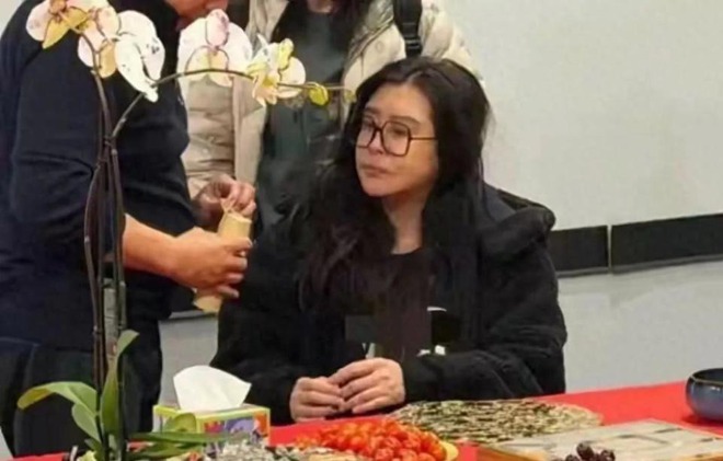 "Ngọc nữ đẹp khuynh đảo châu Á" nay mặt mũi biến dạng không nhận ra, mở tiệm trị liệu massage gom bạc lẻ- Ảnh 13. "Ngọc nữ đẹp khuynh đảo châu Á" nay mặt mũi biến dạng không nhận ra, mở tiệm trị liệu massage gom bạc lẻ- Ảnh 13.