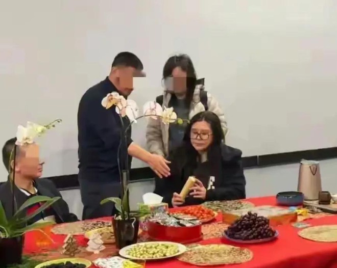 "Ngọc nữ đẹp khuynh đảo châu Á" nay mặt mũi biến dạng không nhận ra, mở tiệm trị liệu massage gom bạc lẻ- Ảnh 14. "Ngọc nữ đẹp khuynh đảo châu Á" nay mặt mũi biến dạng không nhận ra, mở tiệm trị liệu massage gom bạc lẻ- Ảnh 14.