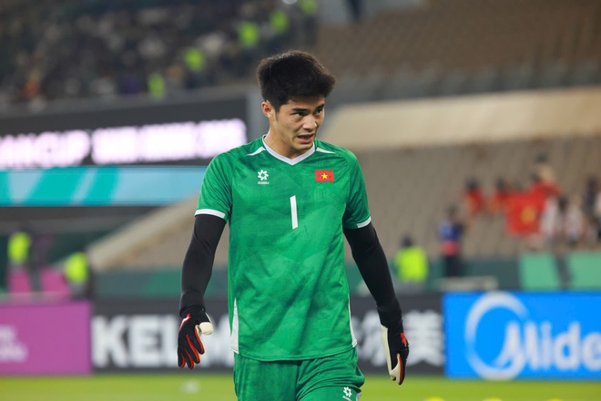 Thủ môn điển trai 1m90 Trần Trung Kiên khiến cả cõi mạng gọi tên vì cứu thua xuất sắc cho U23 Việt Nam - Ảnh 9.