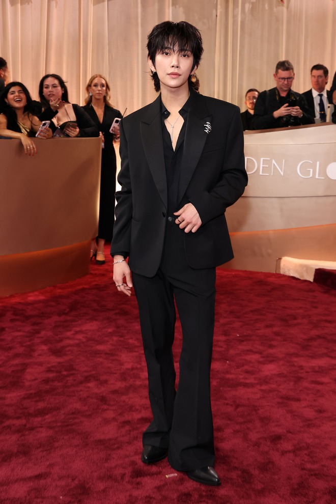 Nam thần Kpop dự Quả Cầu Vàng với Lisa lại "quên ơn" BTS nữa rồi?- Ảnh 1.