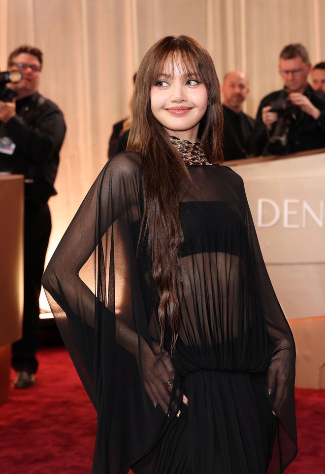 Lisa mang đồ xuyên thấu trở lại, không dám hở bạo mà trông đã “đỉnh nóc kịch trần”!- Ảnh 3.