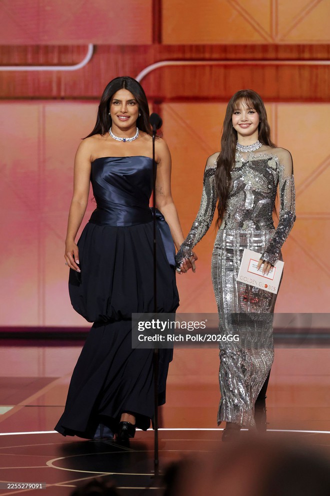 "Ống kính hủy diệt" Getty Images bóc trần nhan sắc thật của Lisa (BLACKPINK) tại siêu sự kiện Quả Cầu Vàng 2026- Ảnh 8.