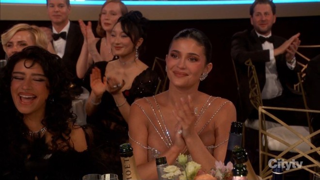 Kylie Jenner và Timothée Chalamet có cần đến mức này không?- Ảnh 8. Kylie Jenner và Timothée Chalamet có cần đến mức này không?- Ảnh 8.