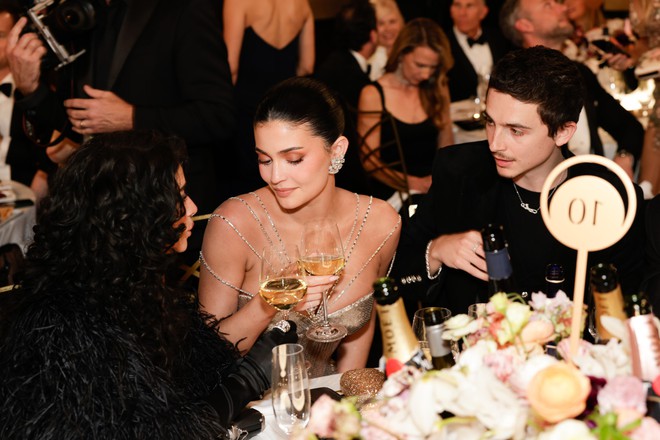 Kylie Jenner và Timothée Chalamet có cần đến mức này không?- Ảnh 4. Kylie Jenner và Timothée Chalamet có cần đến mức này không?- Ảnh 4.