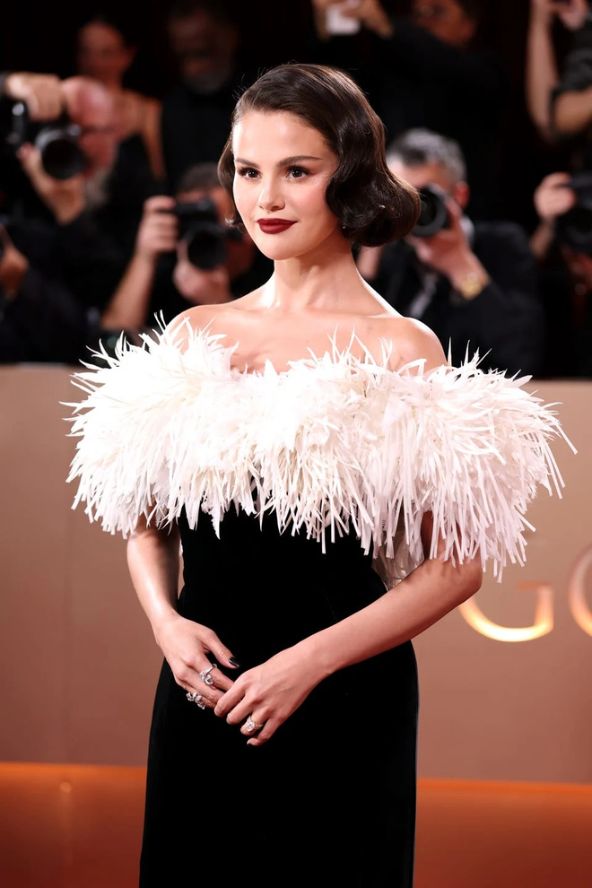 Bạch Tuyết Hollywood "đá bay" Lisa khỏi bảng xếp hạng, là Top 1 trong lòng Vogue- Ảnh 5. Bạch Tuyết Hollywood "đá bay" Lisa khỏi bảng xếp hạng, là Top 1 trong lòng Vogue- Ảnh 5.