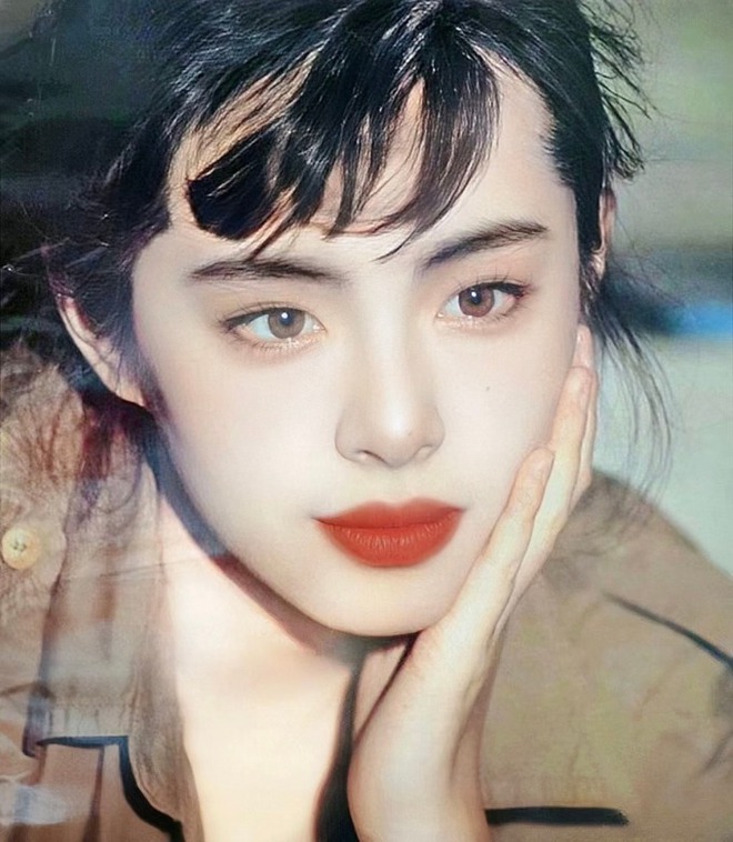 "Ngọc nữ đẹp khuynh đảo châu Á" nay mặt mũi biến dạng không nhận ra, mở tiệm trị liệu massage gom bạc lẻ- Ảnh 1. "Ngọc nữ đẹp khuynh đảo châu Á" nay mặt mũi biến dạng không nhận ra, mở tiệm trị liệu massage gom bạc lẻ- Ảnh 1.