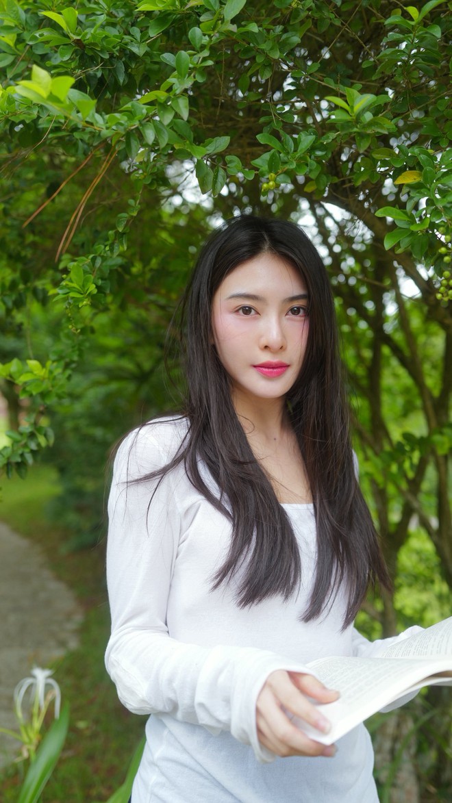 Linh Trương - gái đẹp khiến dân mạng thắc mắc 