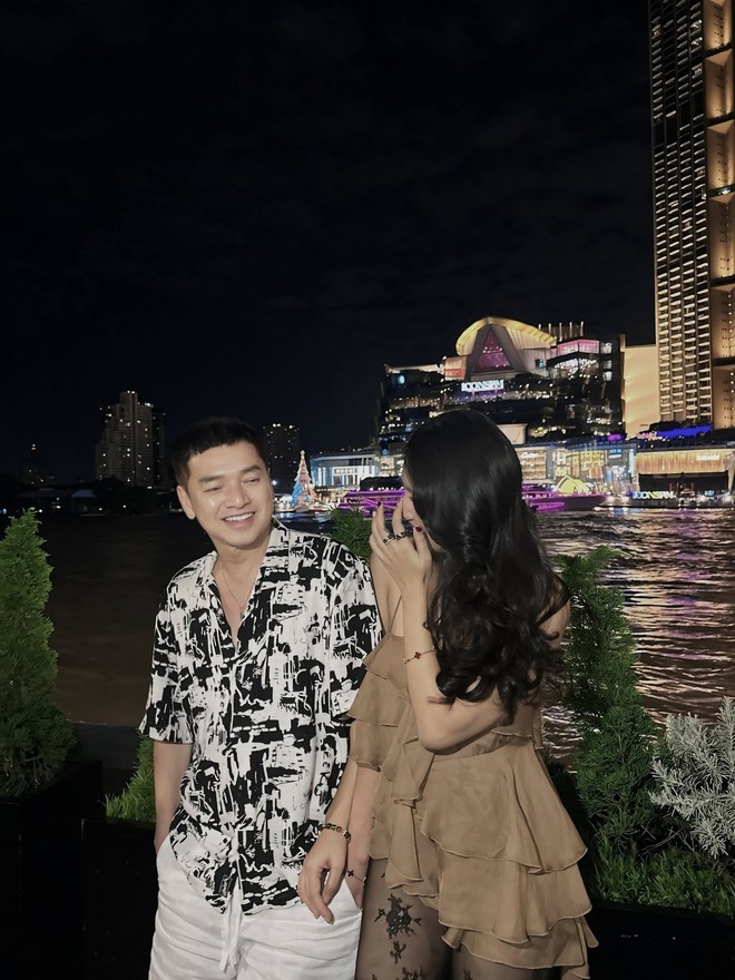 Sao nam Vbiz lấy vợ kém 37 tuổi, vừa hào phóng tặng nửa kia cuốn sổ đỏ- Ảnh 2.