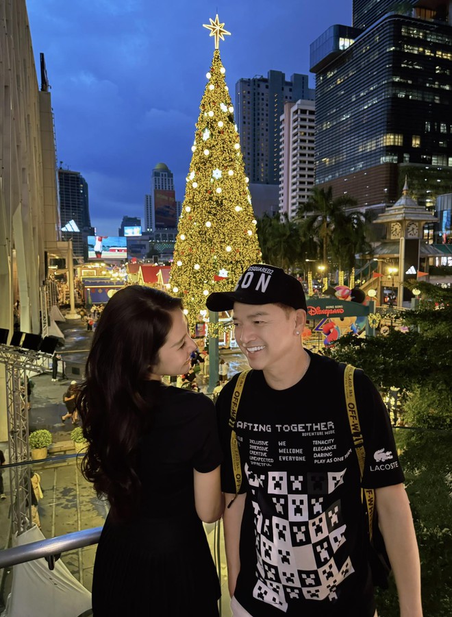 Sao nam Vbiz lấy vợ kém 37 tuổi, vừa hào phóng tặng nửa kia cuốn sổ đỏ- Ảnh 3.