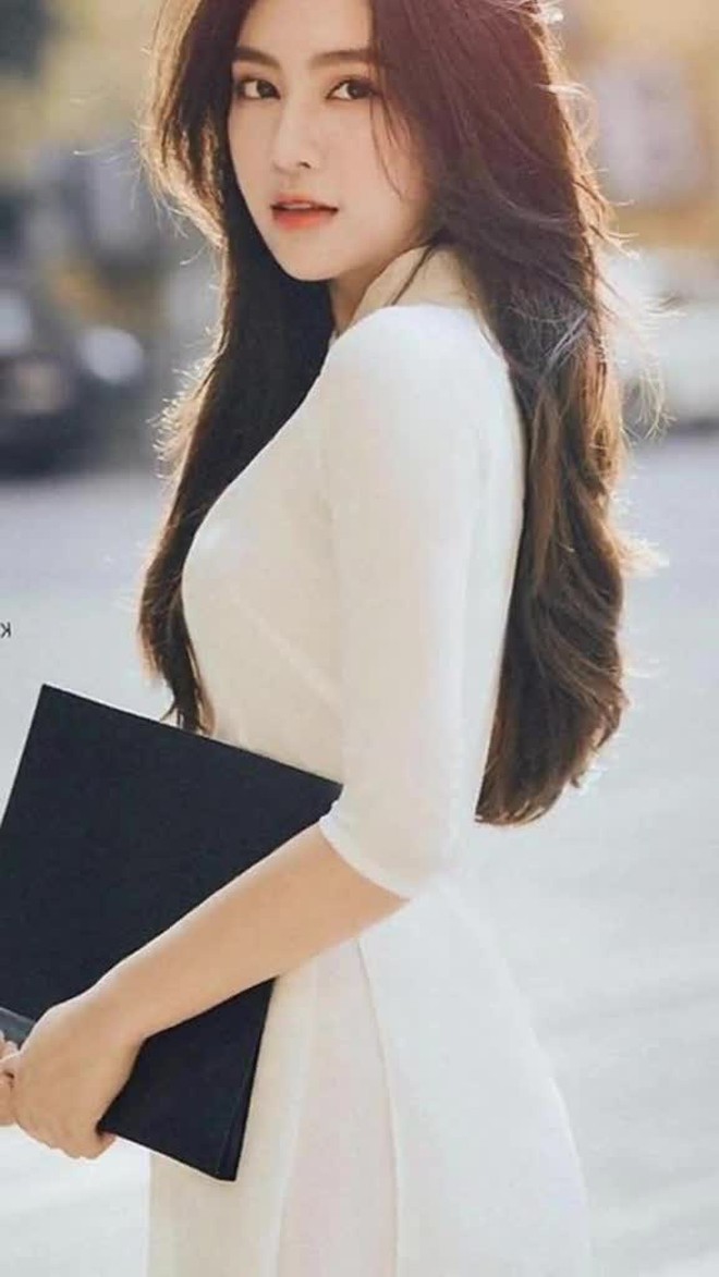 Linh Trương - gái đẹp khiến dân mạng thắc mắc 