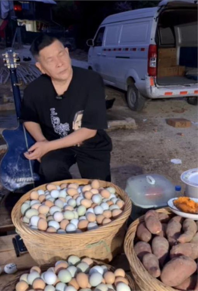 Nam diễn viên cả nước biết mặt phá sản vì món nợ 191 tỷ, nay về quê bán trứng, trái cây đầy chua xót- Ảnh 4.