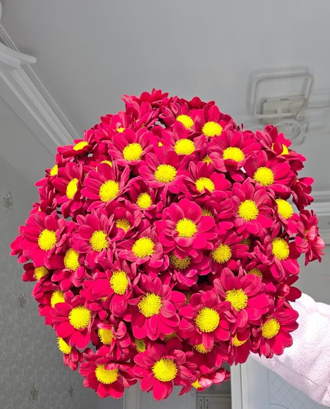 Cây Tết nhà giàu mê mệt: Hoa bung nở rực sáng cả khung hình, chưng góc nào cũng đẹp sang vô cùng tận- Ảnh 3.