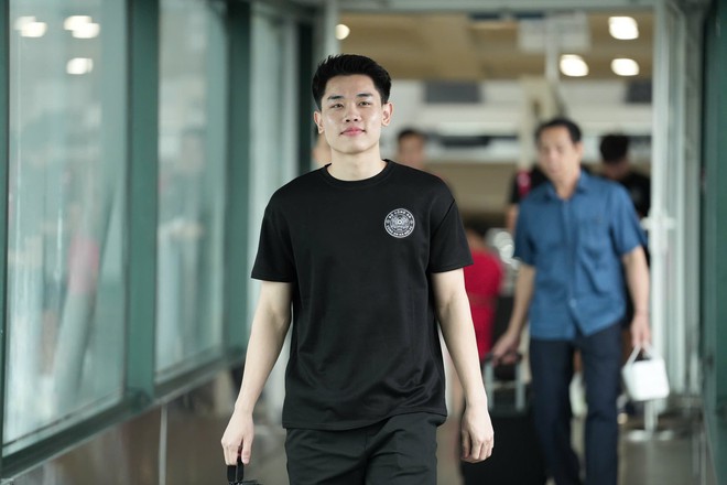 "Sốc visual" Đình Bắc ở tiệm cắt tóc, đá bóng hay lại điển trai vô địch thế này!- Ảnh 3.