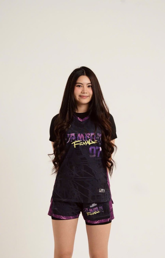 Hạt Dẻ xinh đẹp, tràn đầy khí chất "nàng thơ bóng rổ", cả nhà MC Quyền Linh kéo vào cổ vũ cực đáng yêu- Ảnh 5.