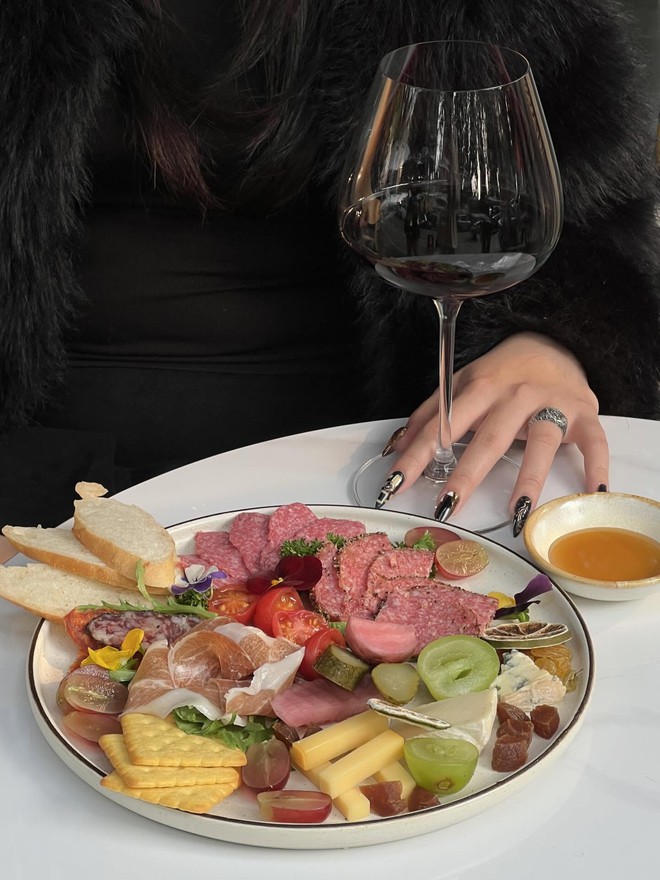 Đĩa cold cuts 490k ở Hà Nội gây tranh cãi: Vấn đề không phải giá đắt hay không, vấn đề ở cách quán giải thích- Ảnh 5.