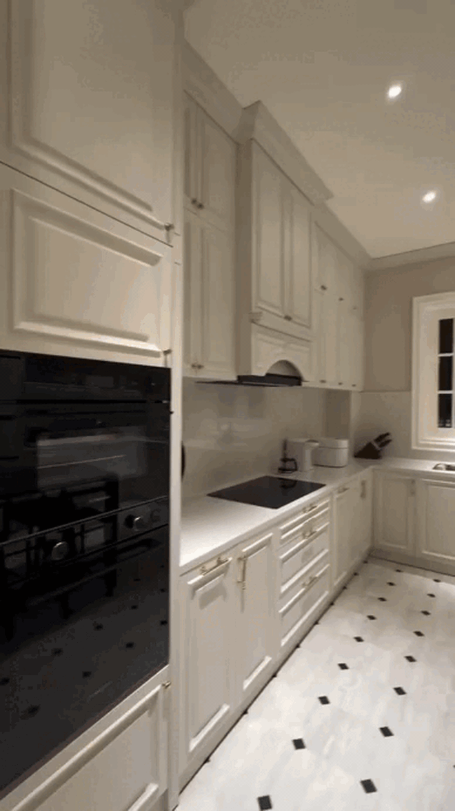 Cả showbiz có đúng 1 người: Nuôi 10 người con không cùng huyết thống, ở biệt thự "khủng" 2.000m²- Ảnh 12.