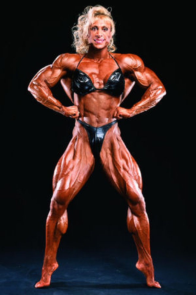 Nữ "quái vật thể hình" gây sốc với vai rộng, lưng dày, đùi khổng lồ- Ảnh 3.