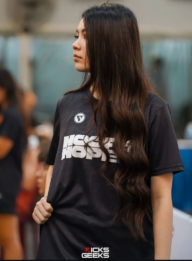 Hạt Dẻ xinh đẹp, tràn đầy khí chất "nàng thơ bóng rổ", cả nhà MC Quyền Linh kéo vào cổ vũ cực đáng yêu- Ảnh 4.