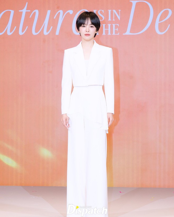 Song Hye Kyo xinh nhưng có gì đó không ổn- Ảnh 1.