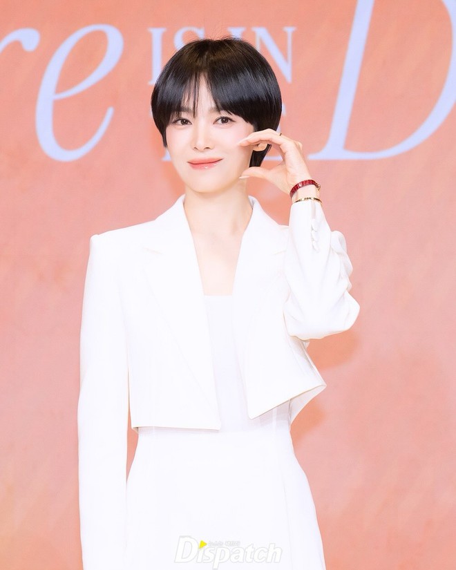 Song Hye Kyo xinh nhưng có gì đó không ổn- Ảnh 2.