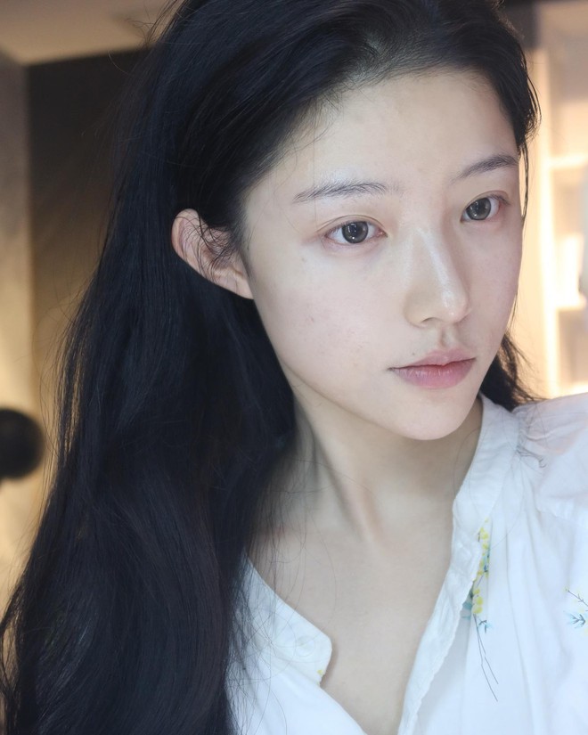 Hot girl không bị lu mờ trước nữ thần Kpop: Visual như búp bê nhưng mặt mộc mới đỉnh- Ảnh 8.