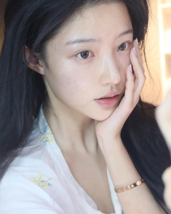 Hot girl không bị lu mờ trước nữ thần Kpop: Visual như búp bê nhưng mặt mộc mới đỉnh- Ảnh 9.