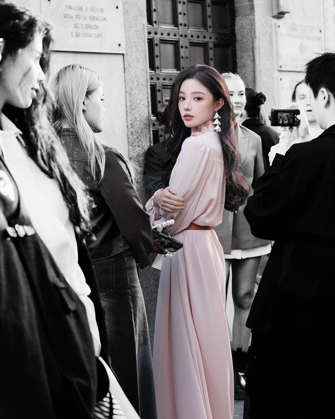 Hot girl không bị lu mờ trước nữ thần Kpop: Visual như búp bê nhưng mặt mộc mới đỉnh- Ảnh 11.