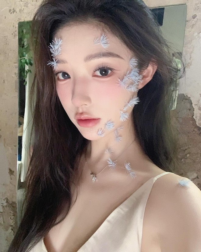 Hot girl không bị lu mờ trước nữ thần Kpop: Visual như búp bê nhưng mặt mộc mới đỉnh- Ảnh 6.