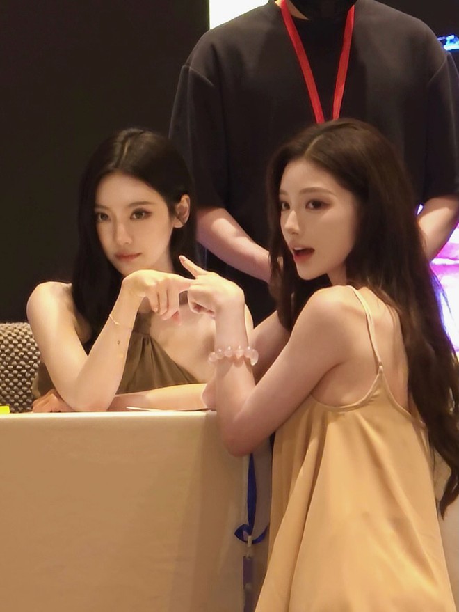 Hot girl không bị lu mờ trước nữ thần Kpop: Visual như búp bê nhưng mặt mộc mới đỉnh- Ảnh 1.