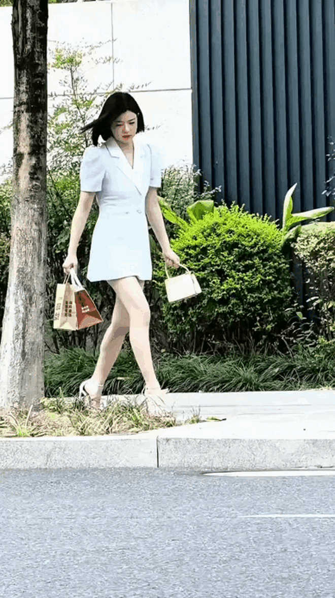 Ngoại lệ của showbiz: Mỹ nhân 42 tuổi mặt vẫn "búng ra sữa", ăn mặc đẹp đến nỗi gái 18 phải học tập- Ảnh 5.