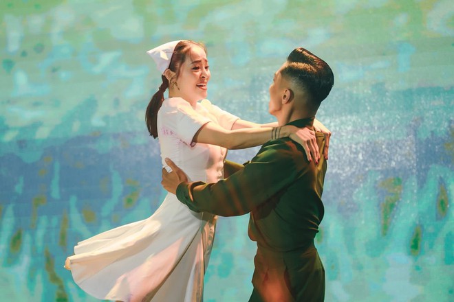 Khánh Thi nhắc nhở Thu Hương - bạn nhảy của Phan Hiển: "Em đặt tay vào Hiển mà em không đặt tình cảm được hơn"- Ảnh 2.