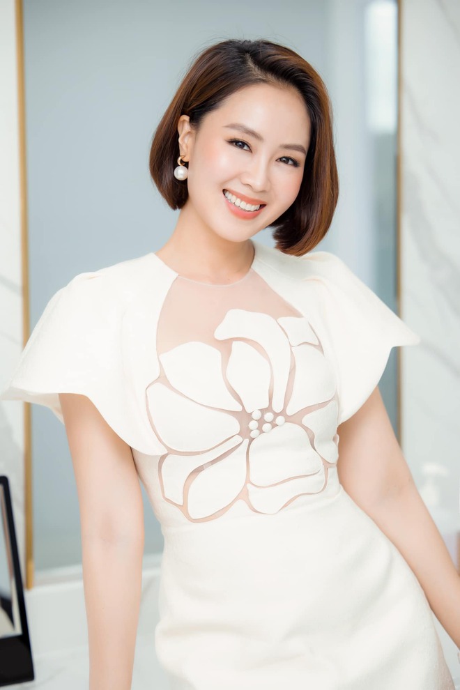 Mỹ nhân được cả showbiz nâng niu như báu vật, 42 tuổi vẫn là "bức họa" thời trang triệu người mê- Ảnh 2.
