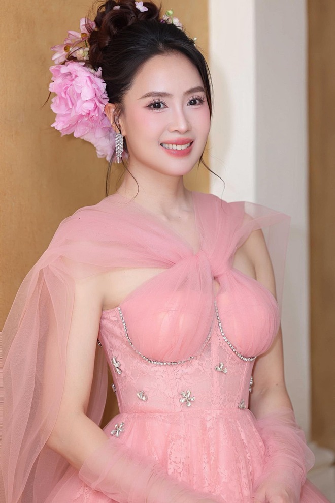 Mỹ nhân được cả showbiz nâng niu như báu vật, 42 tuổi vẫn là "bức họa" thời trang triệu người mê- Ảnh 1.