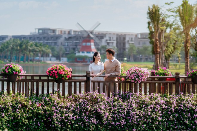 Ngắm bộ ảnh đẹp như ngôn tình của đội trưởng tuyển Việt Nam bên Hoa khôi Đại học Vinh và con gái nhỏ- Ảnh 11.