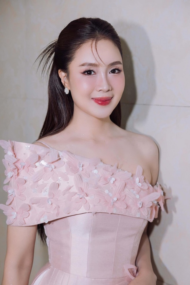 Mỹ nhân được cả showbiz nâng niu như báu vật, 42 tuổi vẫn là "bức họa" thời trang triệu người mê- Ảnh 4.