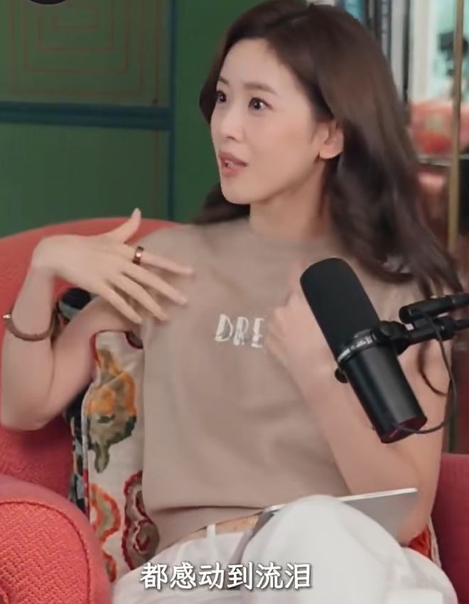 Ồn ào podcast của "Hot girl trà sữa": Bị chê sượng trân, rỗng tuếch và tham vọng giấu sau vẻ ngoài ngây thơ- Ảnh 2.