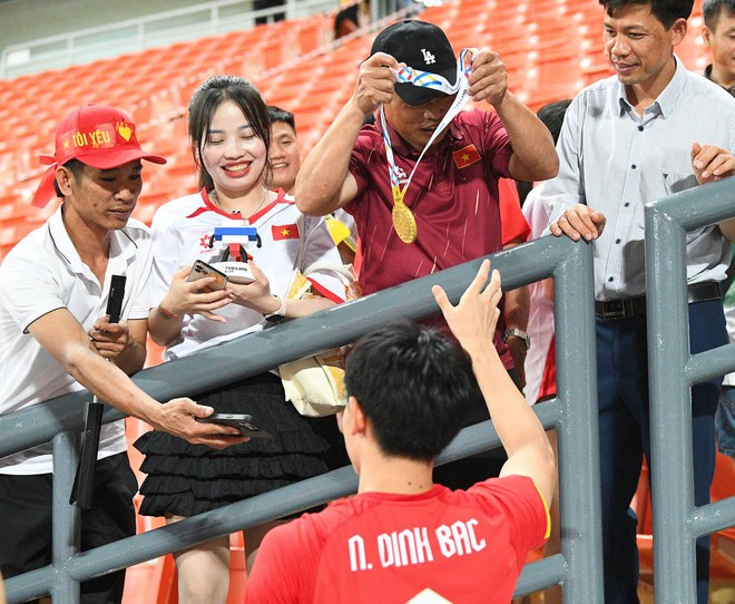 Đình Bắc nghẹn ngào lau nước mắt vì có lỗi với bố mẹ- Ảnh 3.