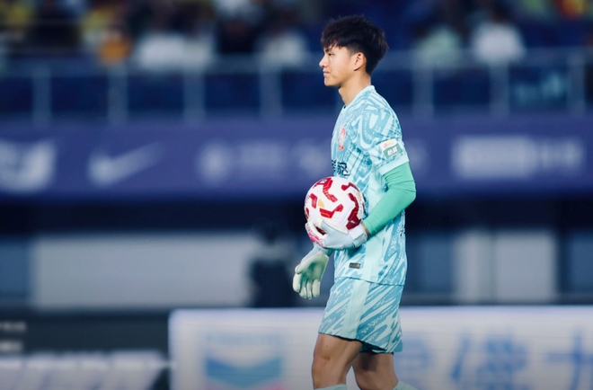 Thủ môn U23 Trung Quốc đang nổi như cồn trước trận gặp Việt Nam, được ví như “Vạn Lý Trường Thành di động” là ai?- Ảnh 11.