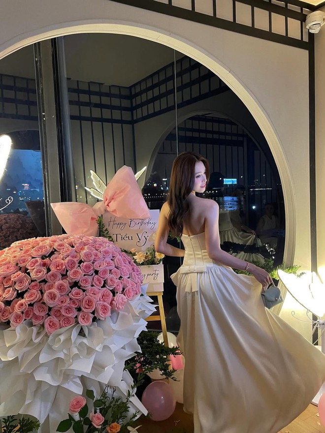 Showbiz không thiếu người đẹp nhưng chỉ có 1 "mỹ nhân ngàn năm": Mặc gì cũng sang, đứng đâu cũng nổi- Ảnh 10.