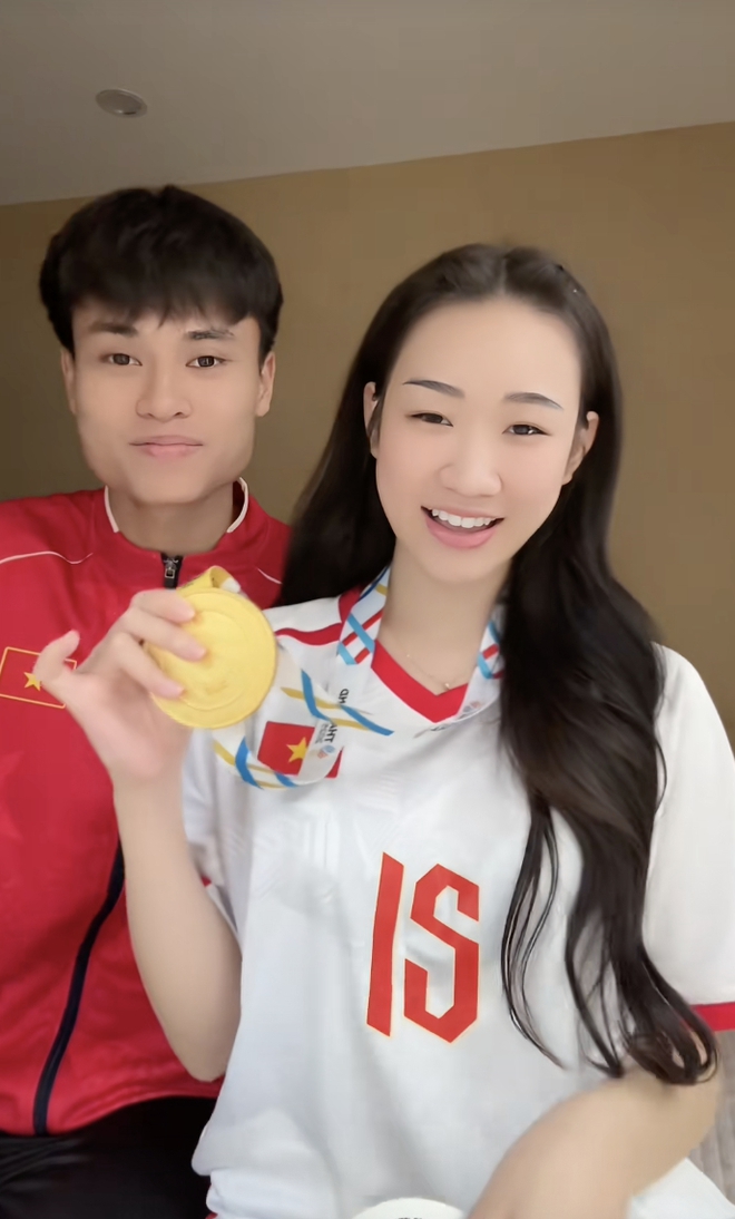 Lộ tin nhắn đầu tiên "người hùng" U23 Việt Nam "thả thính" bạn gái TikToker 3,7 triệu follow, phản ứng đàng gái mới gây sốc!- Ảnh 3.